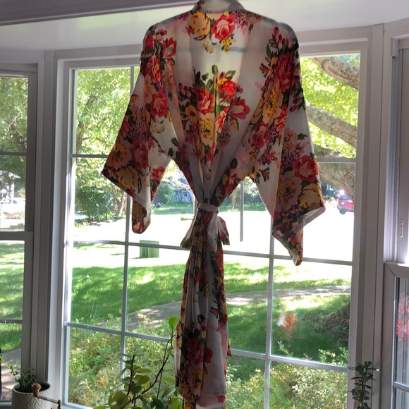 Satin Robe - Picture 2 of 3